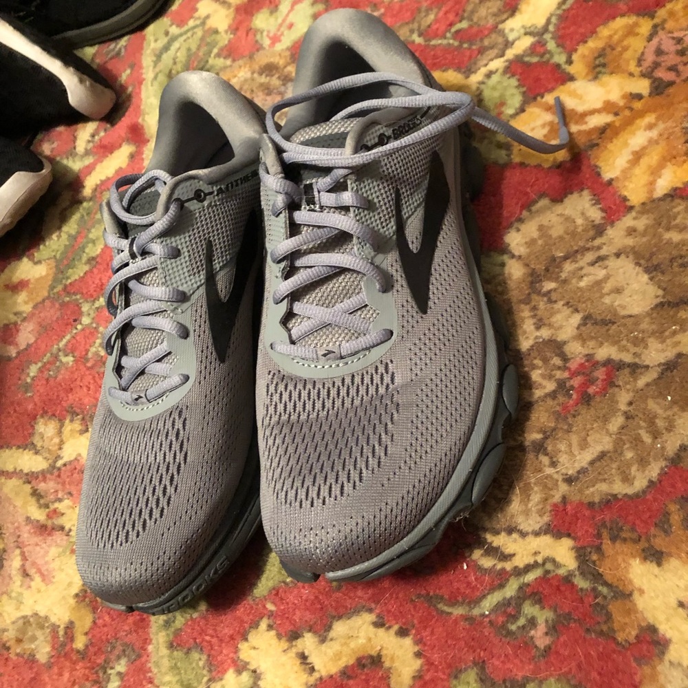 Men’s Brooks sneakers